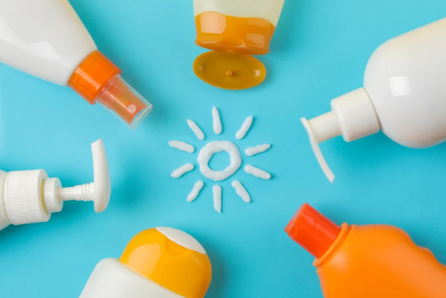 tips cuaca panas ibu muda, menjaga tubuh tetap segar saat panas, dehidrasi ibu hamil, sunscreen untuk ibu menyusui, buah untuk hidrasi anak, pakaian terbaik saat panas, aktivitas aman saat musim panas, perlindungan kulit dari matahari, cuaca panas anak re